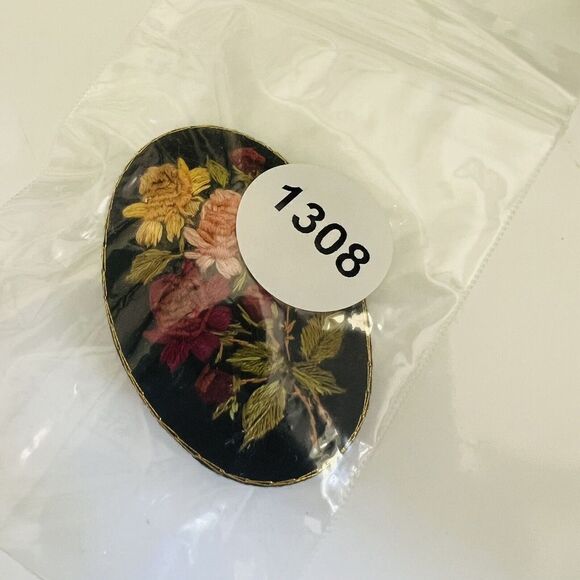 Vintage Handmade in Russia Needlepoint Crochet Embroidery Stitch Brooch Roses - Picture 14 of 14